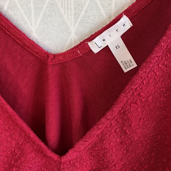 Leith Sleeveless Ruched V-Neck Bodysuit - Picture 10 of 10